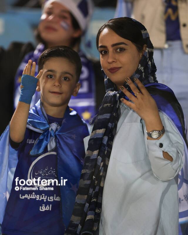 هواداران زن استقلال پرچم‌دار امید در شب ناکامی