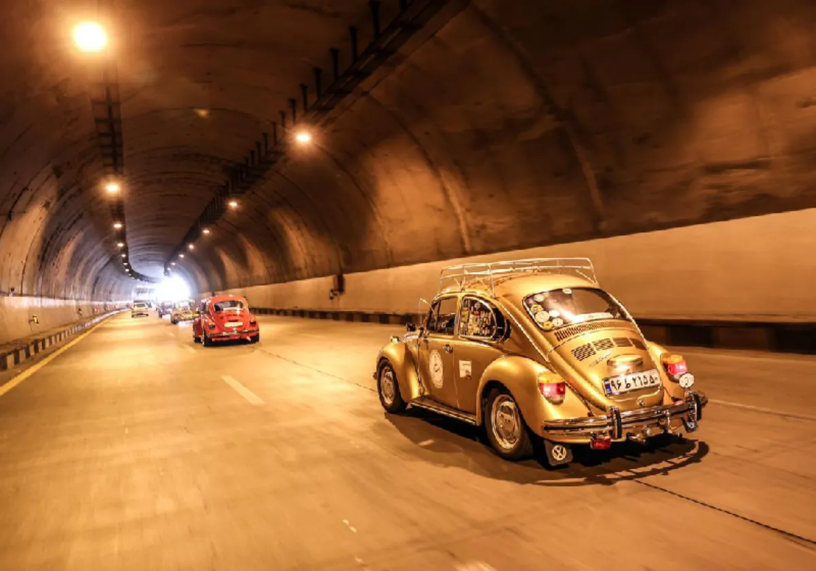 مانور فولکس‌های رنگی در جاده چالوس