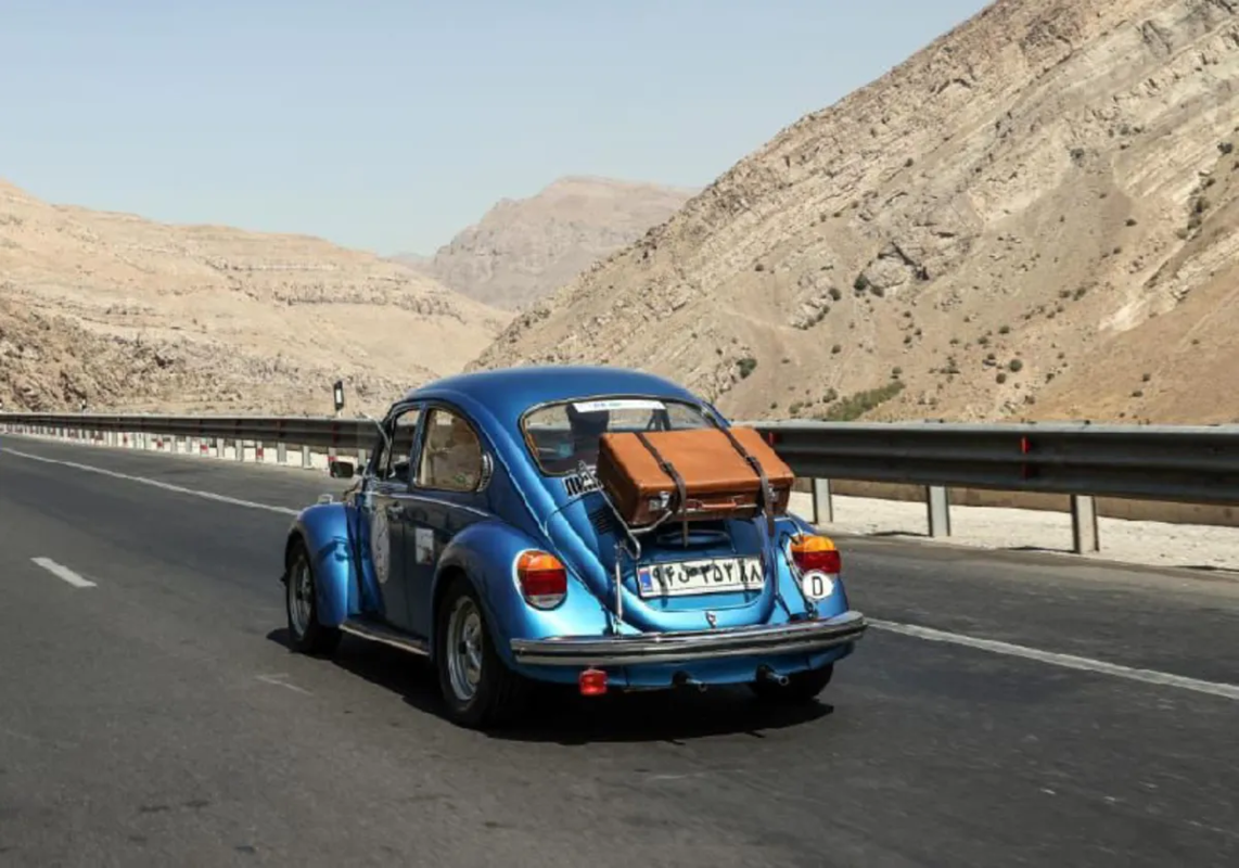 مانور فولکس‌های رنگی در جاده چالوس