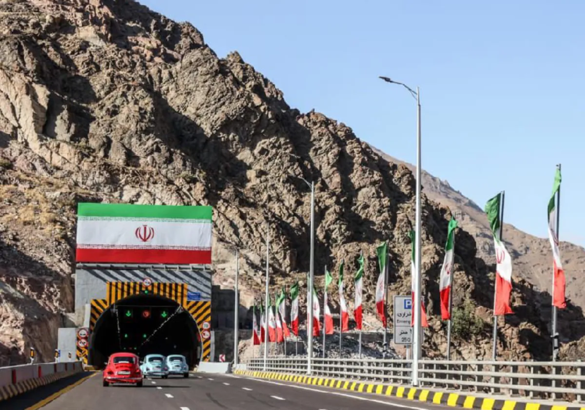 مانور فولکس‌های رنگی در جاده چالوس