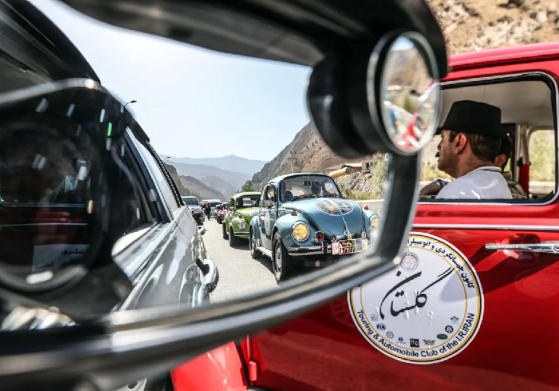 مانور فولکس‌های رنگی در جاده چالوس