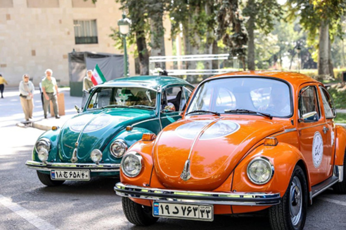 مانور فولکس‌های رنگی در جاده چالوس