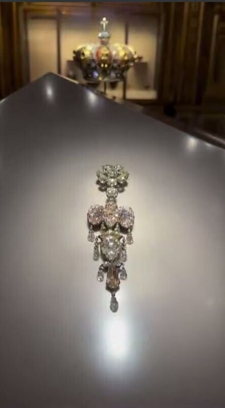 جواهرات دزدیده شده از موزه لوور