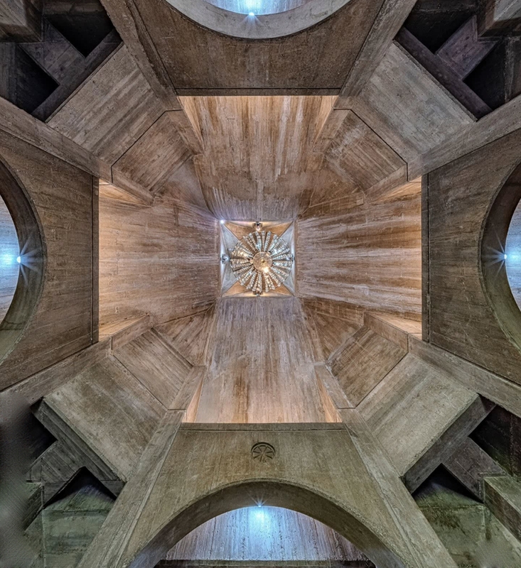 کلیسایی عجیب در قلب تهران