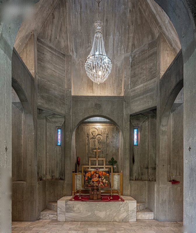 کلیسایی عجیب در قلب تهران