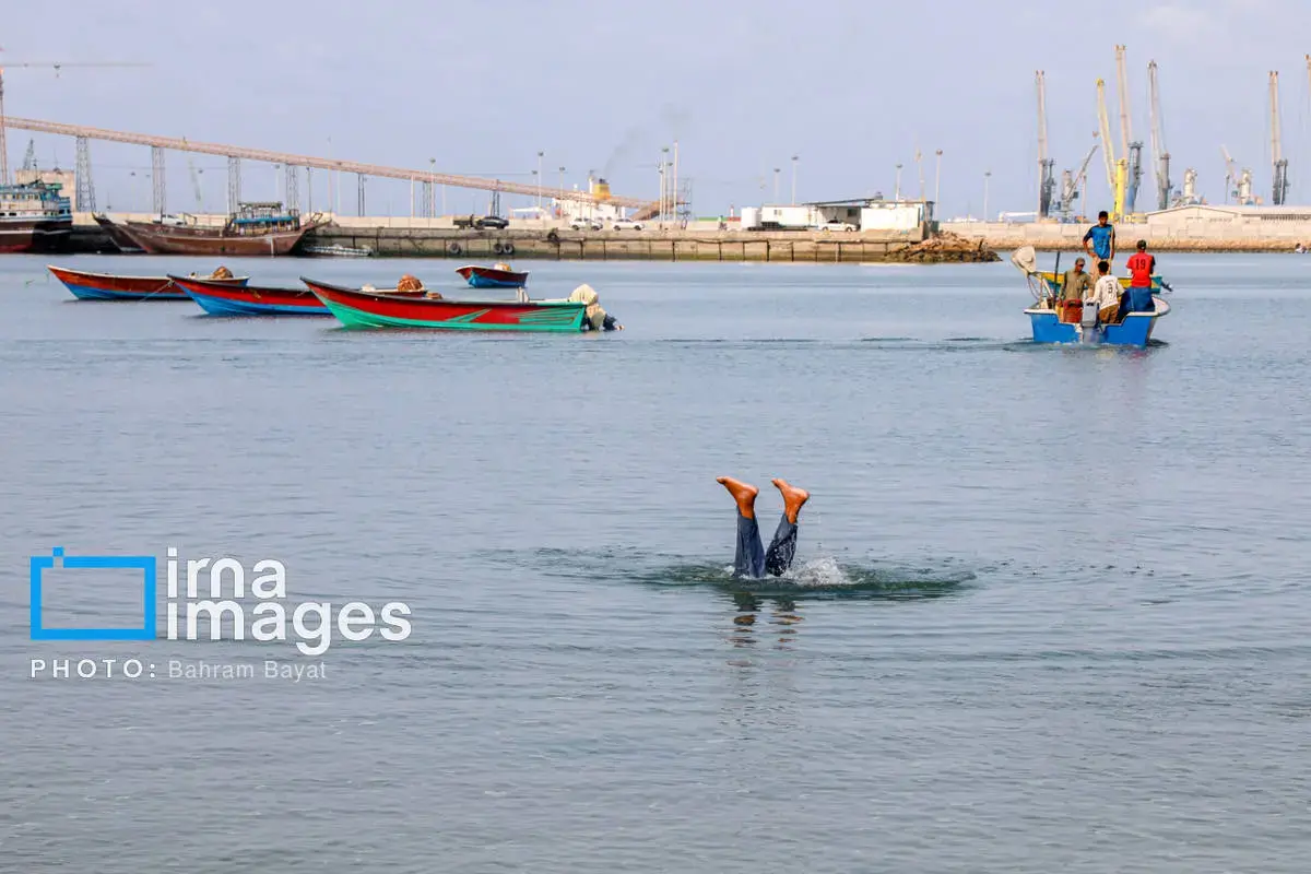 نقاشی طبیعت و فرهنگ بر بوم چابهار