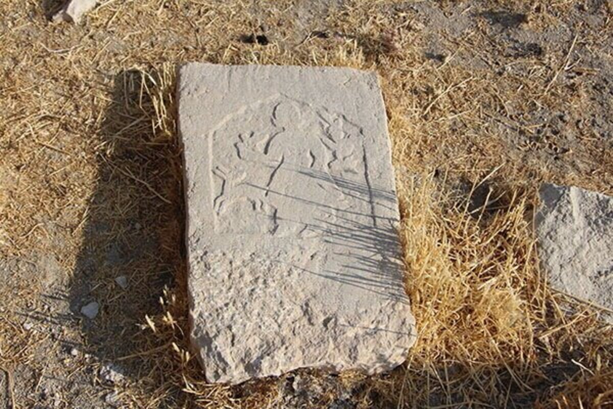 گورستان قاجاری زیر تیغ گنج‌یابان