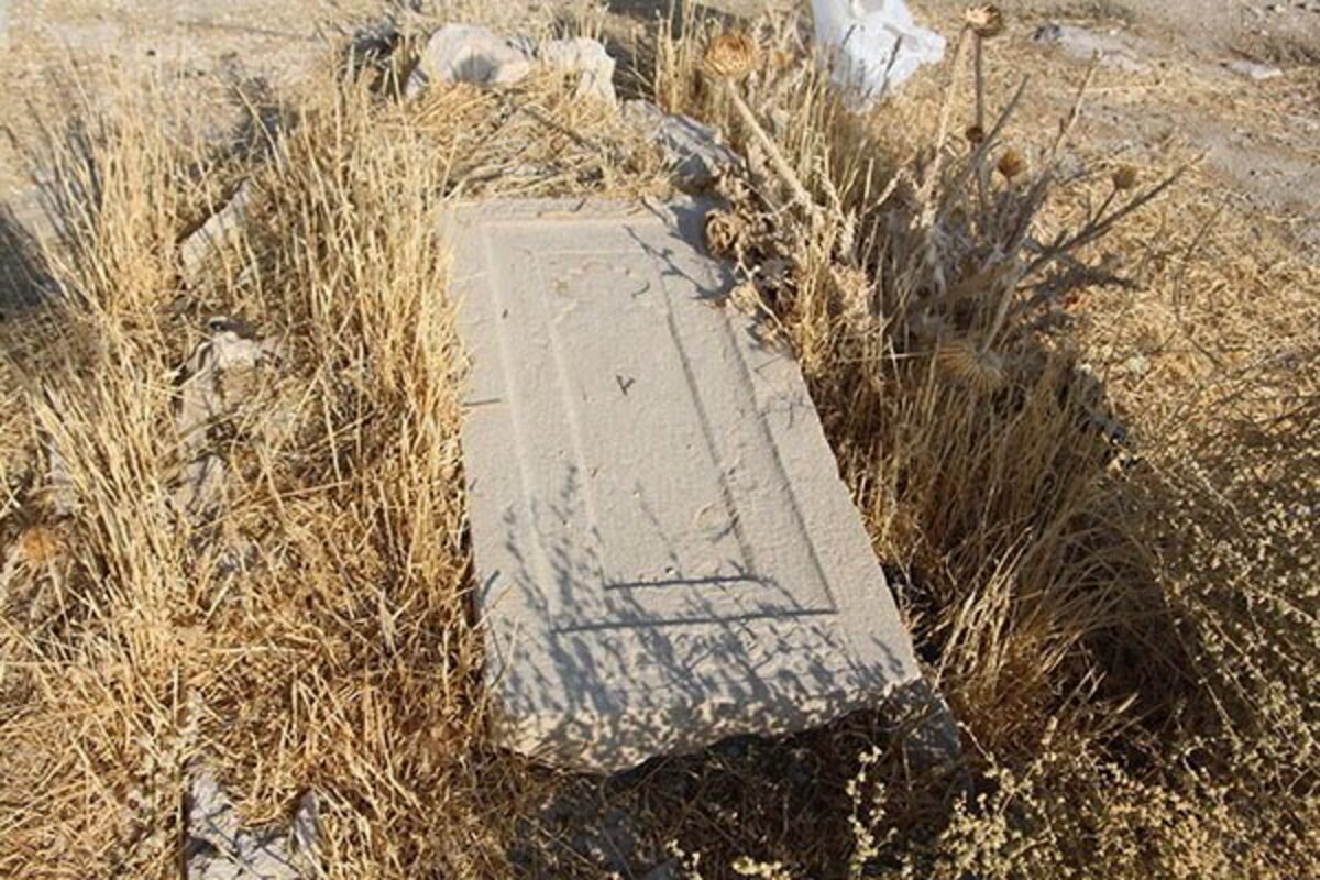 گورستان قاجاری زیر تیغ گنج‌یابان