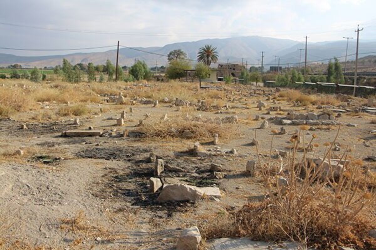 گورستان قاجاری زیر تیغ گنج‌یابان