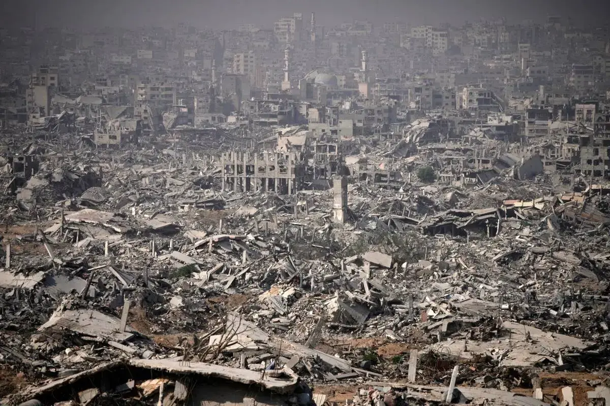 استخوان‌های شکسته یک شهر زنده