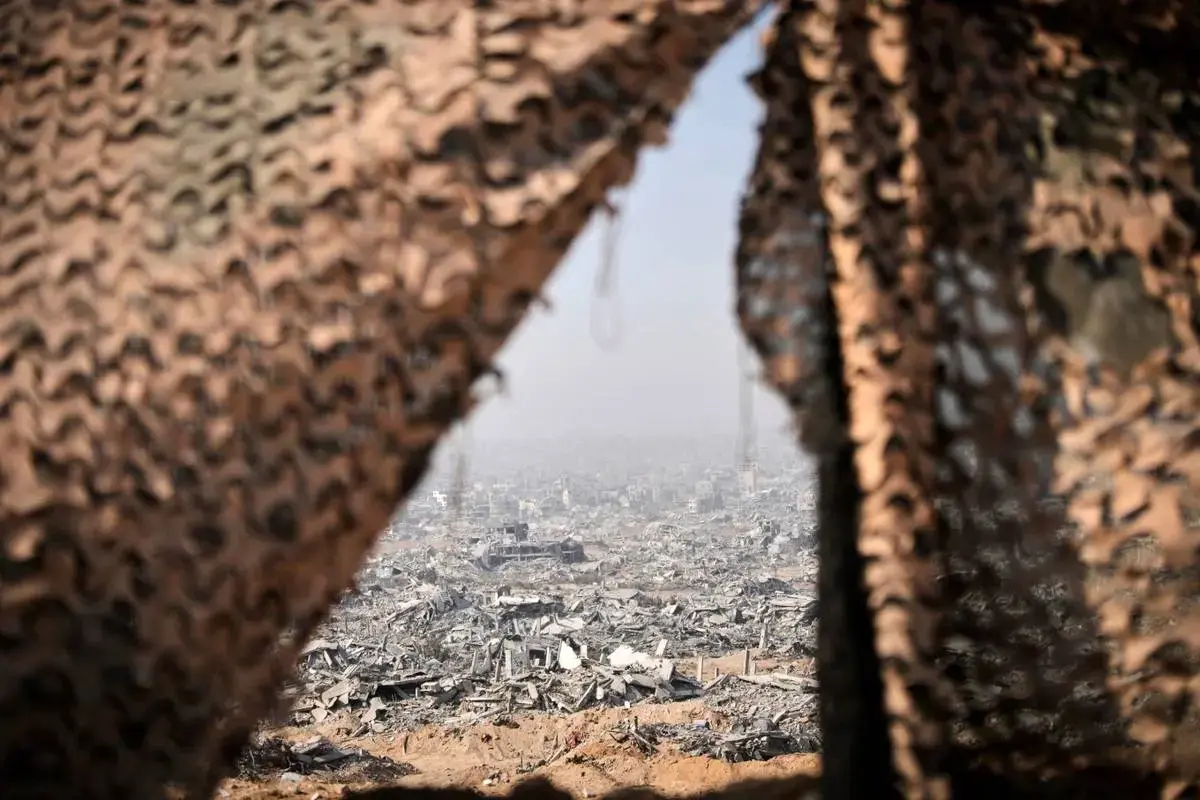 استخوان‌های شکسته یک شهر زنده