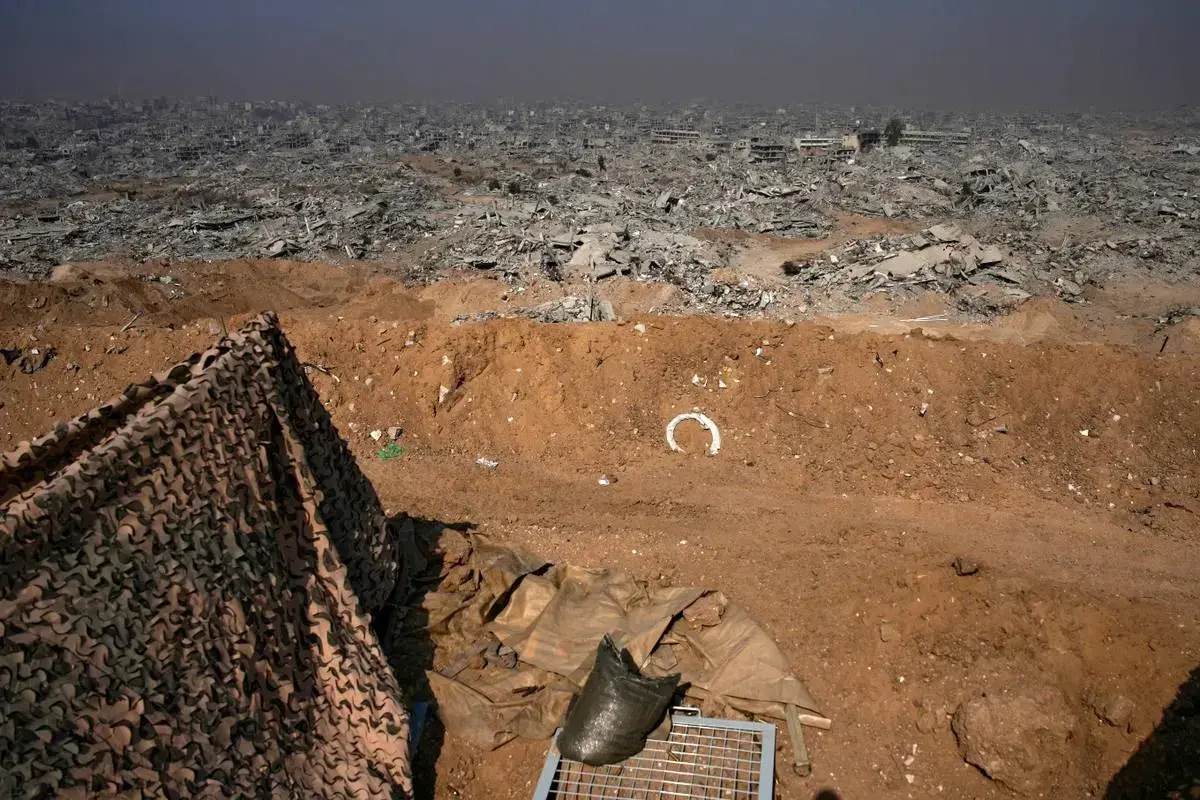 استخوان‌های شکسته یک شهر زنده