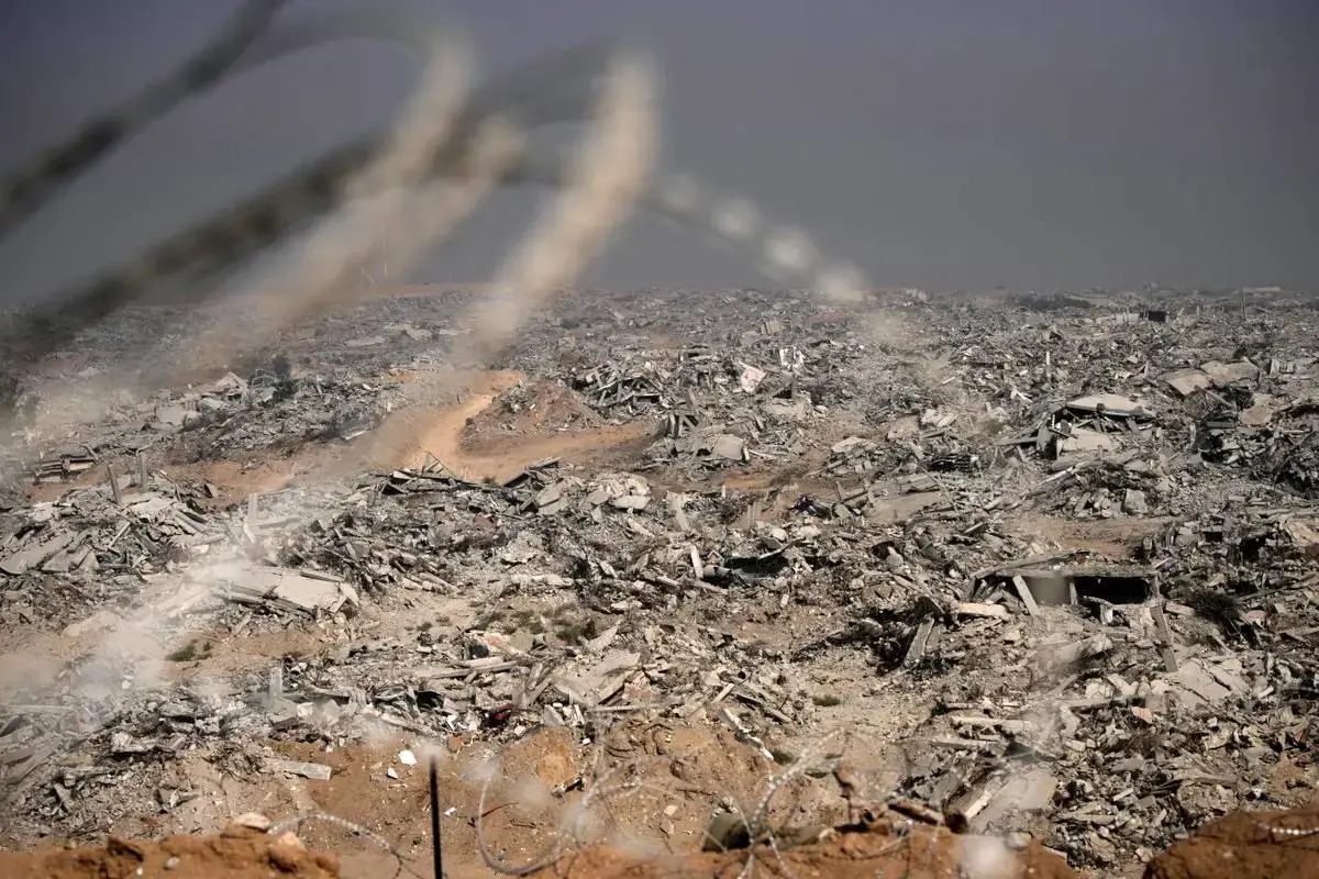 استخوان‌های شکسته یک شهر زنده