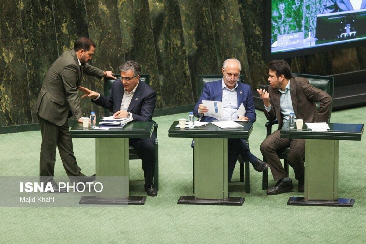 تصاویر جالب از صحن علنی امروز مجلس