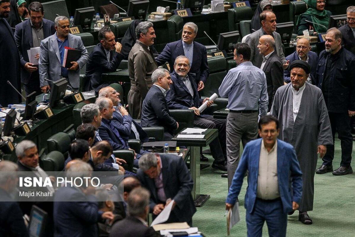 تصاویر جالب از صحن علنی امروز مجلس