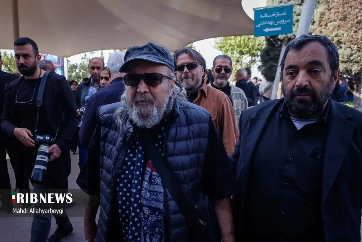 حاشیه مراسم تشییع پیکر همایون ارشادی