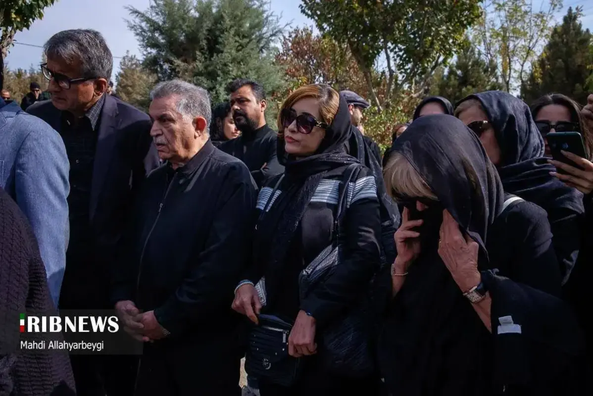 حاشیه مراسم تشییع پیکر همایون ارشادی