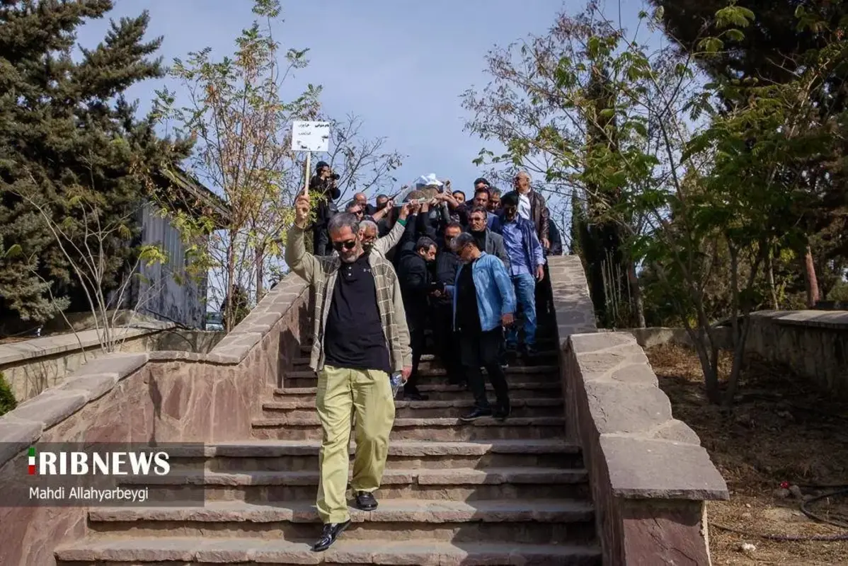 حاشیه مراسم تشییع پیکر همایون ارشادی