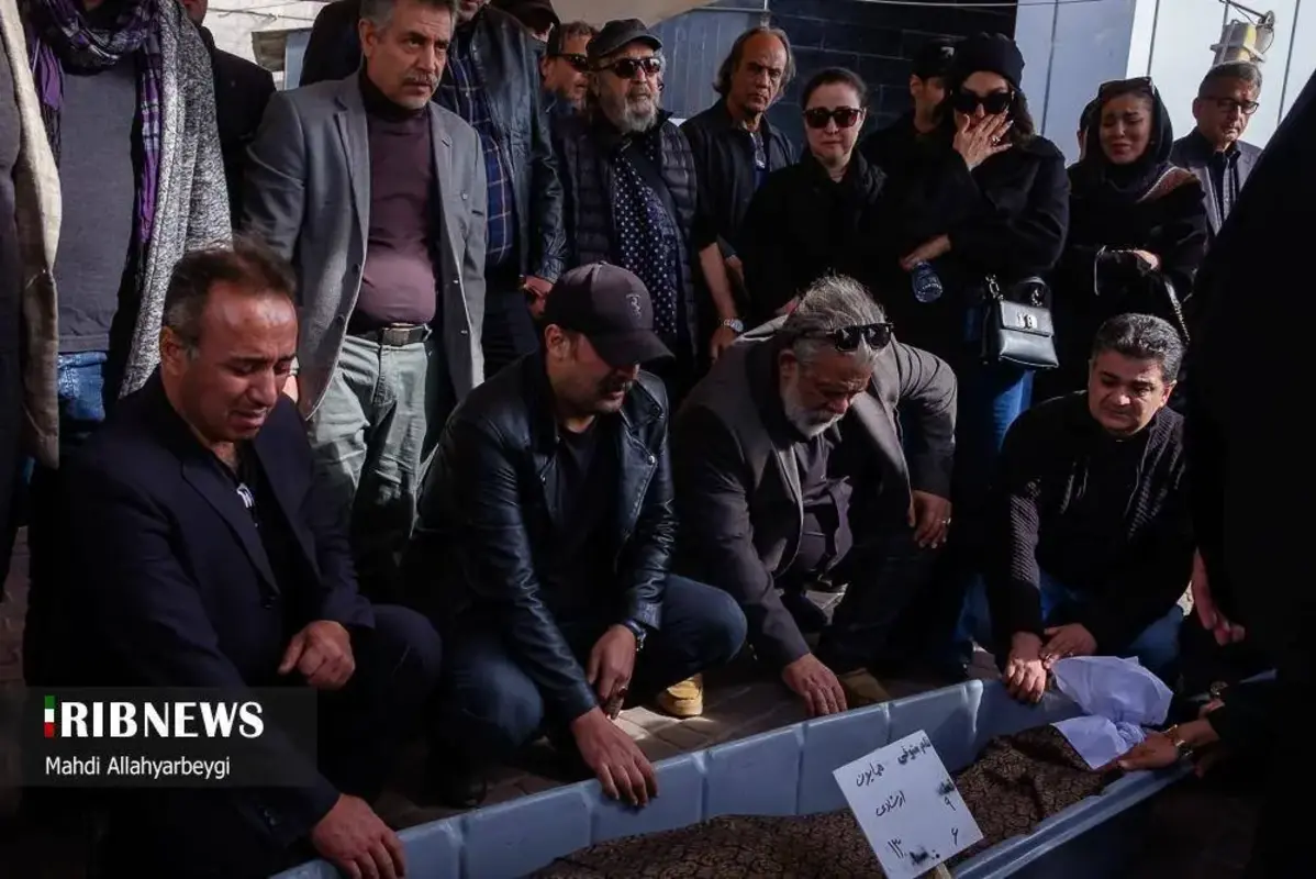 حاشیه مراسم تشییع پیکر همایون ارشادی