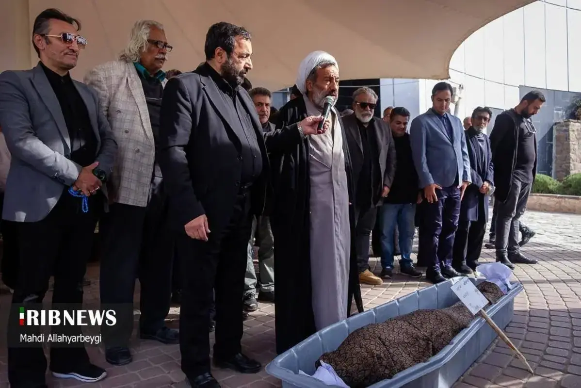 حاشیه مراسم تشییع پیکر همایون ارشادی