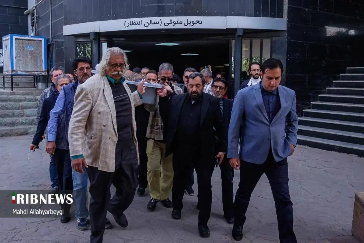 حاشیه مراسم تشییع پیکر همایون ارشادی