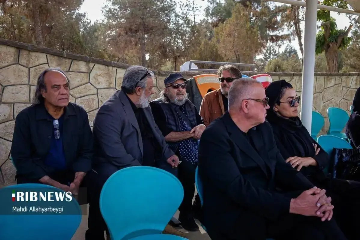 حاشیه مراسم تشییع پیکر همایون ارشادی