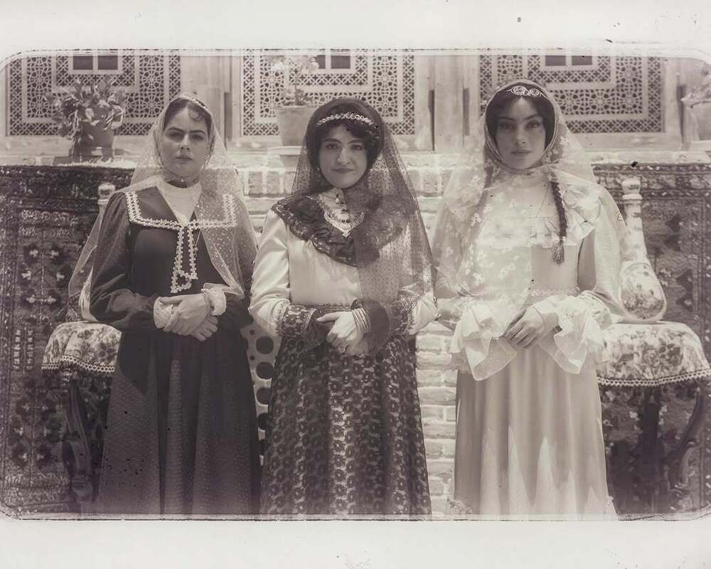 گریم متفاوت گلاره عباسی با پوشش قجری