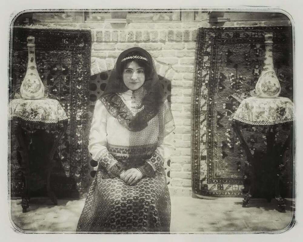 گریم متفاوت گلاره عباسی با پوشش قجری