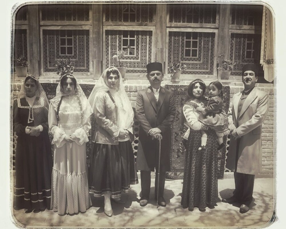 گریم متفاوت گلاره عباسی با پوشش قجری