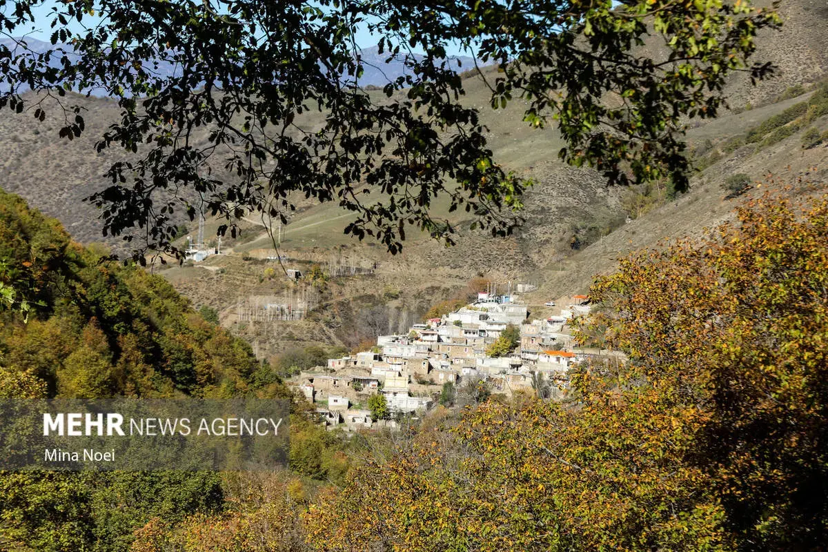 پاییز هزاررنگ در روستای نمنق