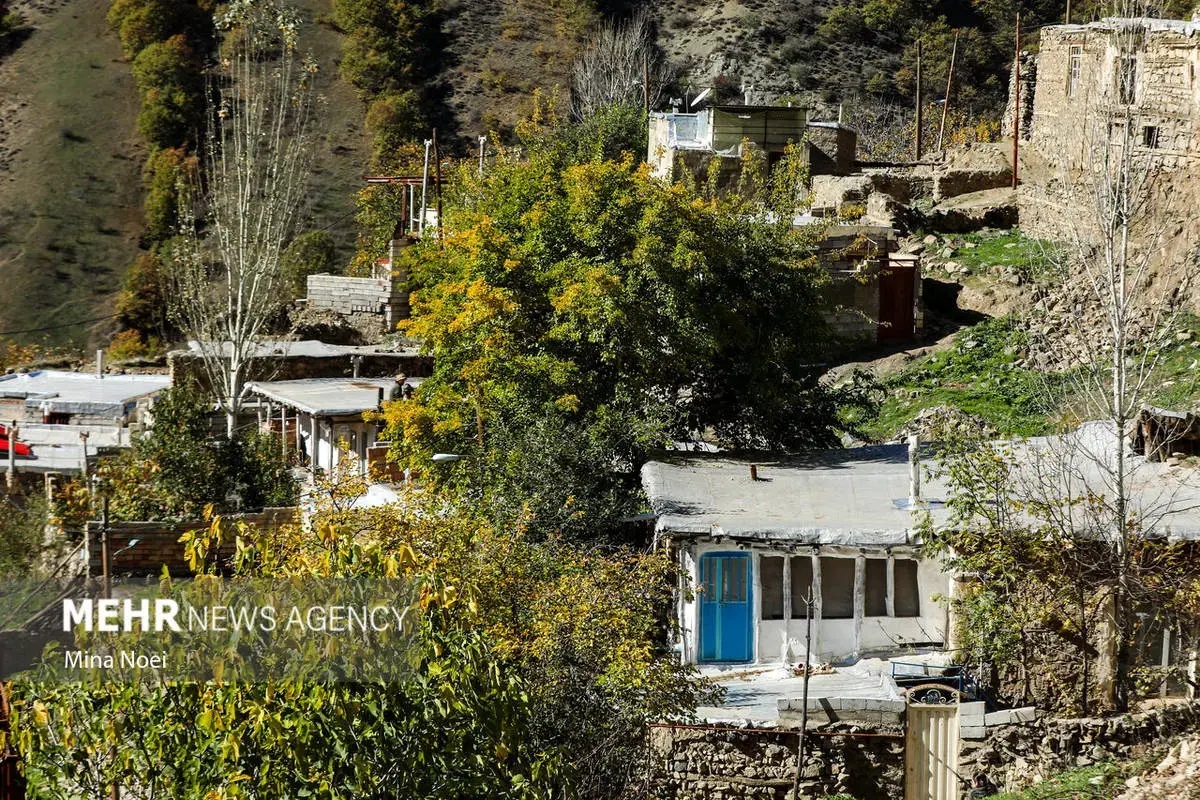 پاییز هزاررنگ در روستای نمنق