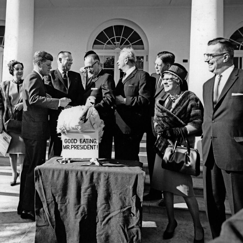 جشن‌های روز شکرگزاری و مراسم عفو بوقلمون توسط رؤسای جمهور سابق آمریکا