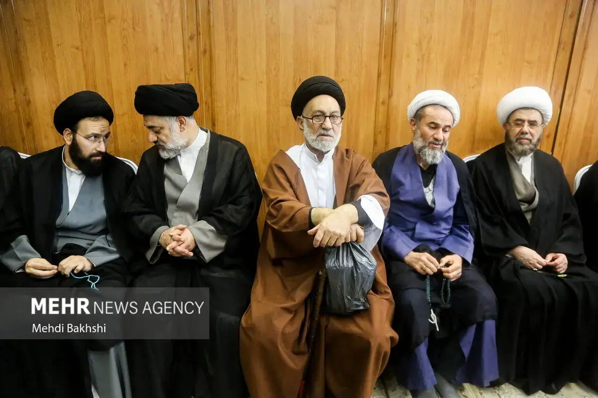 حضور چشمگیر مردم در مراسم ختم پسر کاظم صدیقی