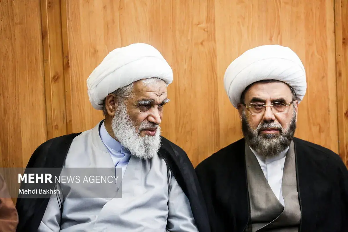 حضور چشمگیر مردم در مراسم ختم پسر کاظم صدیقی