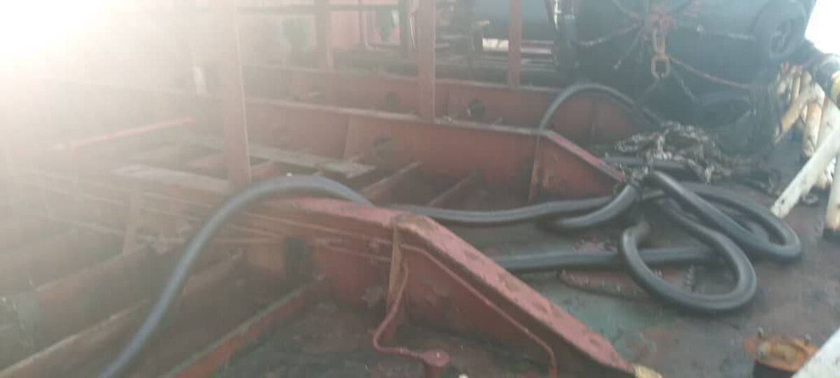 تصاویر لحظه توقیف کشتی نفتکش خارجی در دریای عمان