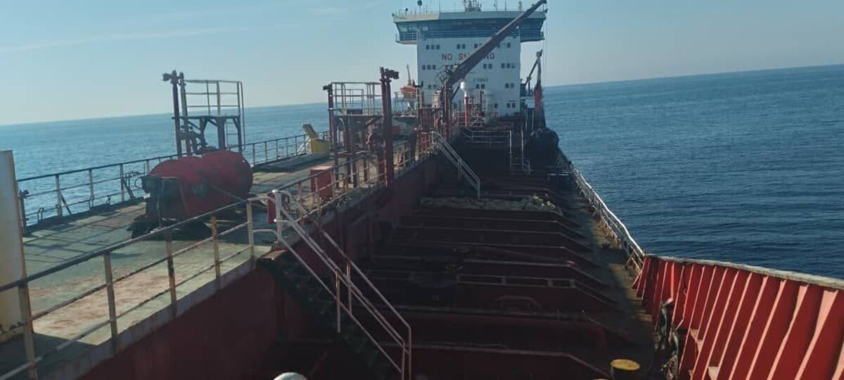 تصاویر لحظه توقیف کشتی نفتکش خارجی در دریای عمان