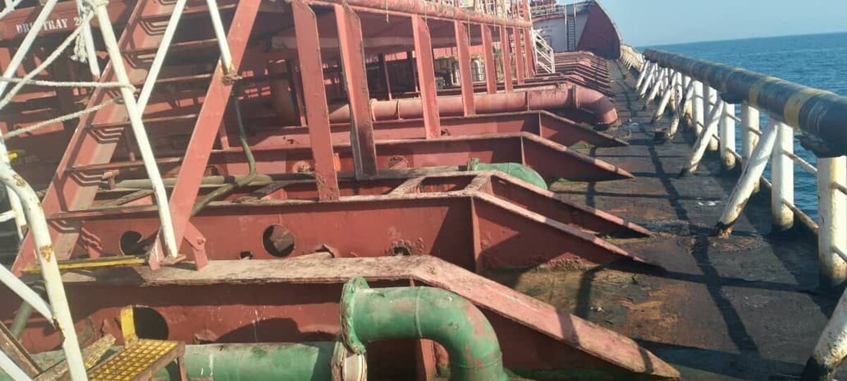 تصاویر لحظه توقیف کشتی نفتکش خارجی در دریای عمان