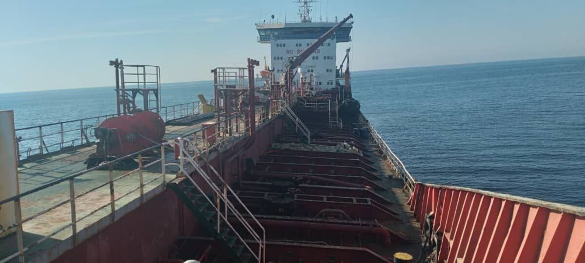 تصاویر لحظه توقیف کشتی نفتکش خارجی در دریای عمان