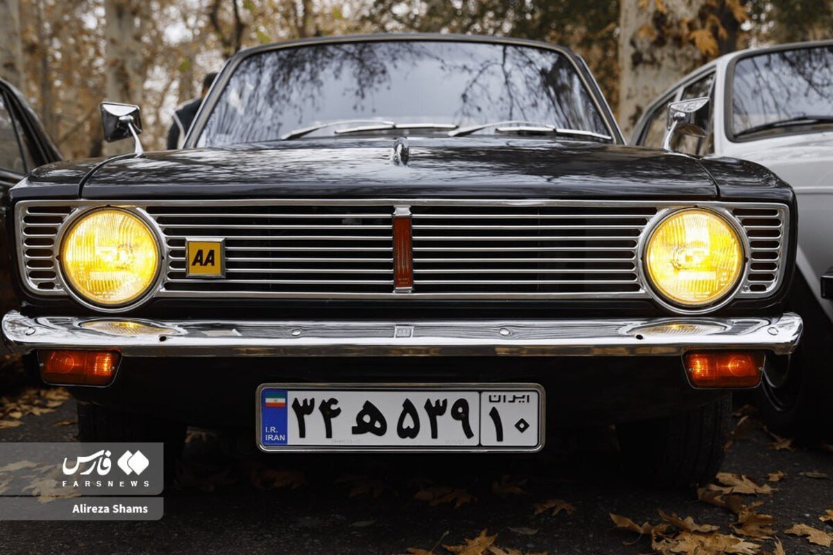 گردهمایی خودروهای کلاسیک در کاخ نیاوران