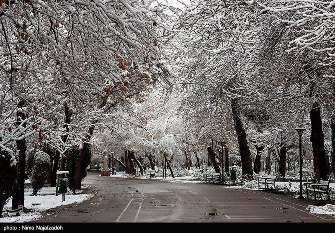 بارش شدید برف پاییزی در مشهد