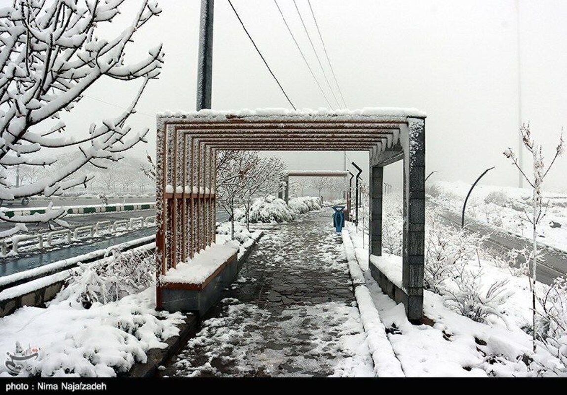 بارش شدید برف پاییزی در مشهد