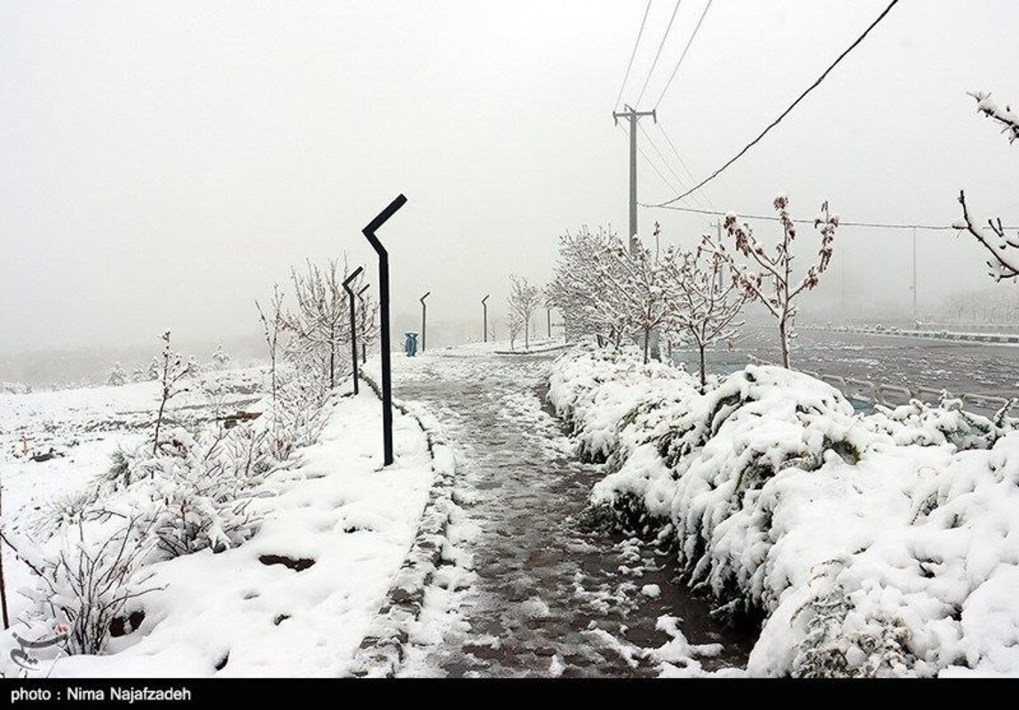 بارش شدید برف پاییزی در مشهد