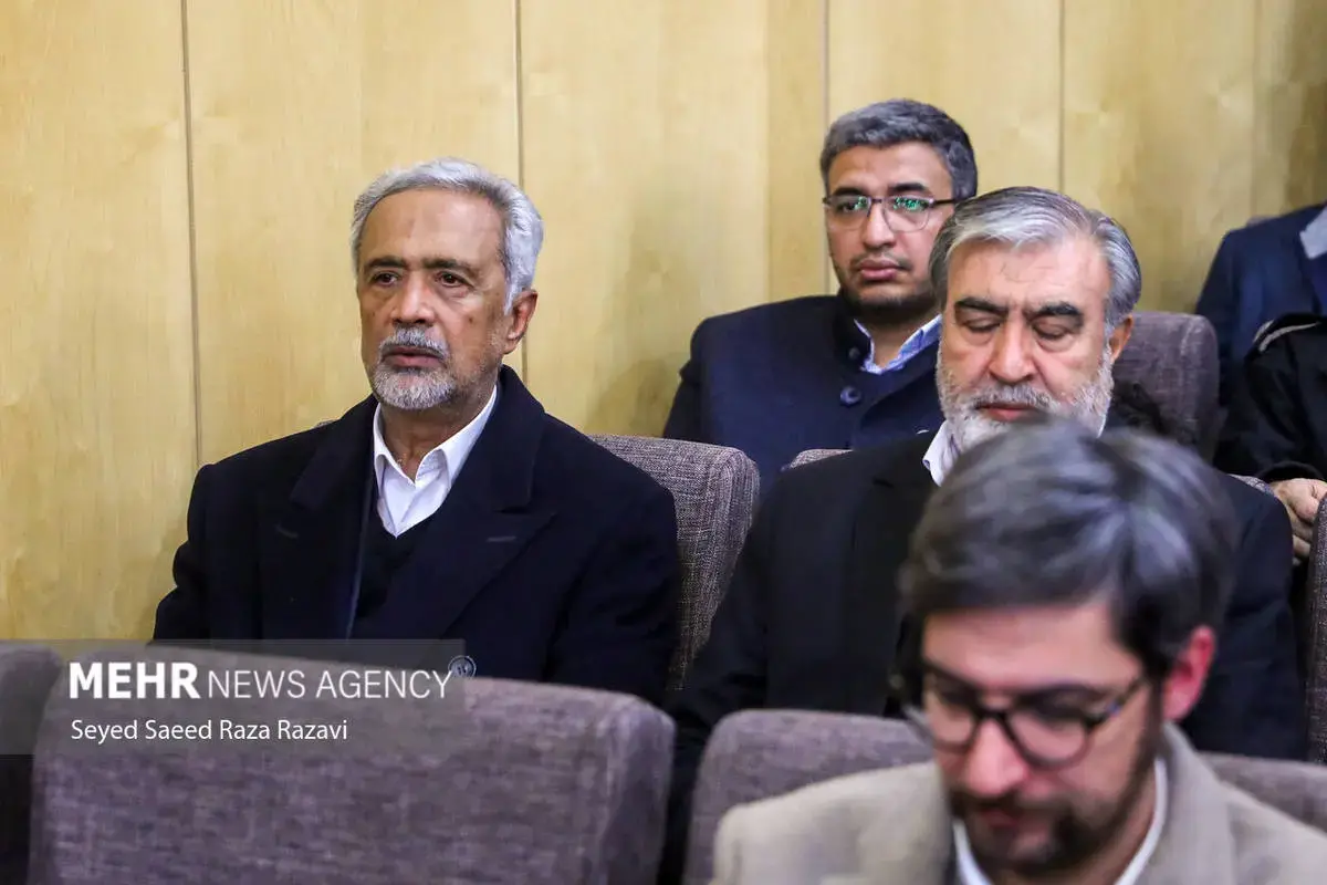 چهره‌های سیاسی در مراسم ختم اشرف بروجردی 