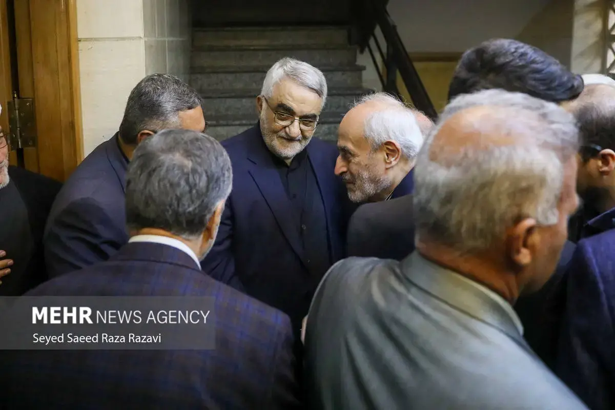 چهره‌های سیاسی در مراسم ختم اشرف بروجردی 