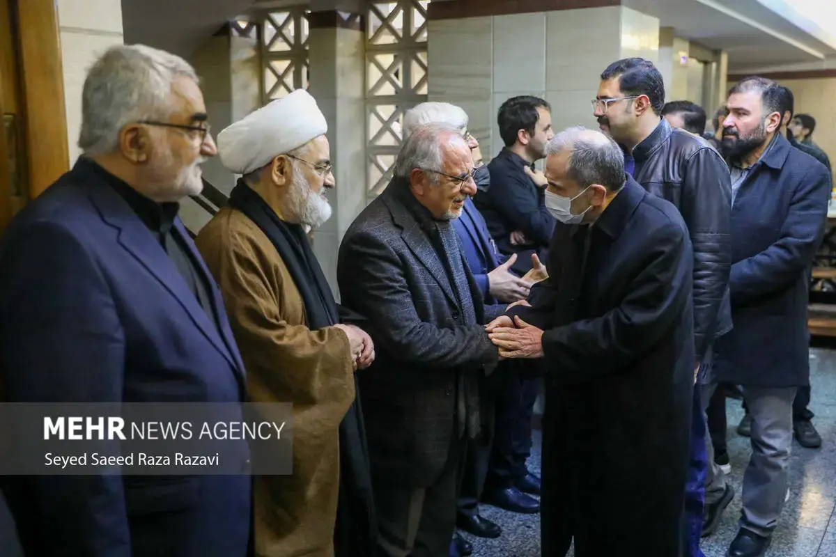 چهره‌های سیاسی در مراسم ختم اشرف بروجردی 