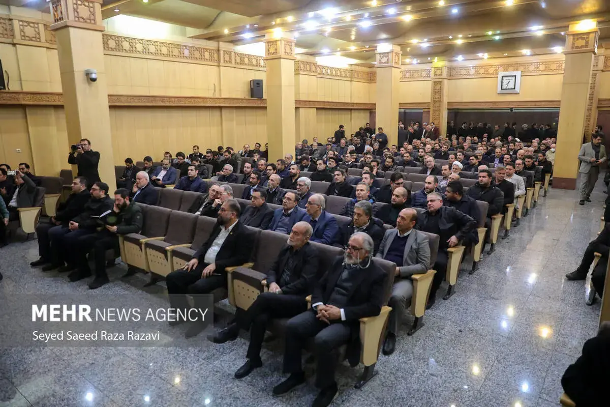 چهره‌های سیاسی در مراسم ختم اشرف بروجردی 