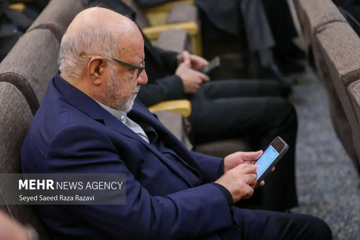 چهره‌های سیاسی در مراسم ختم اشرف بروجردی 