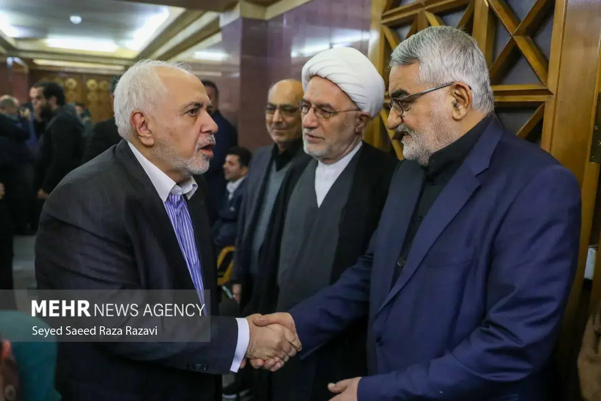 چهره‌های سیاسی در مراسم ختم اشرف بروجردی 