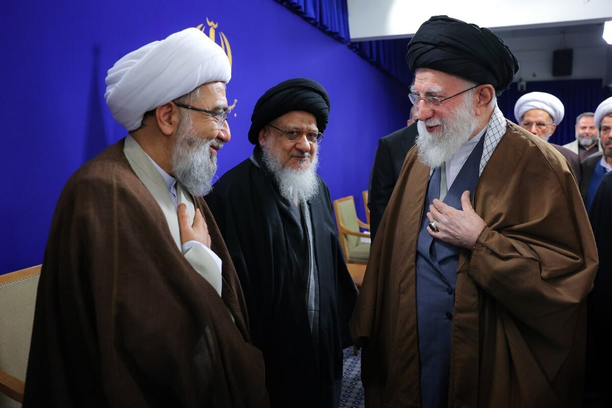 دیدار رهبر انقلاب با اعضای ستاد کنگره میلانی