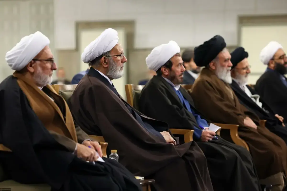 دیدار رهبر انقلاب با اعضای ستاد کنگره میلانی